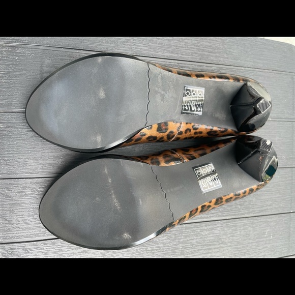 Patent-look animal print peep-toe pumps - Picture 5 of 6